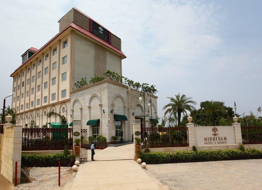 Nidhivan Sarovar Portico Vrindavan